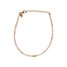 Armband mit Halbedelsteinen und kleinen Blumen